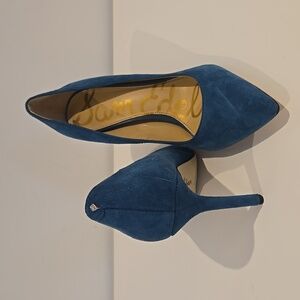These are super cute size 7.5 Sam Edelman Blue heels 👠. Gently Used.